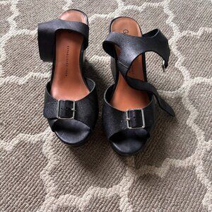 Gap black wedges